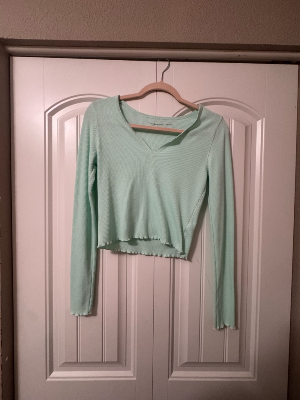 American Eagle Long-Sleeve Cropped Waffle Knit Top in Mint